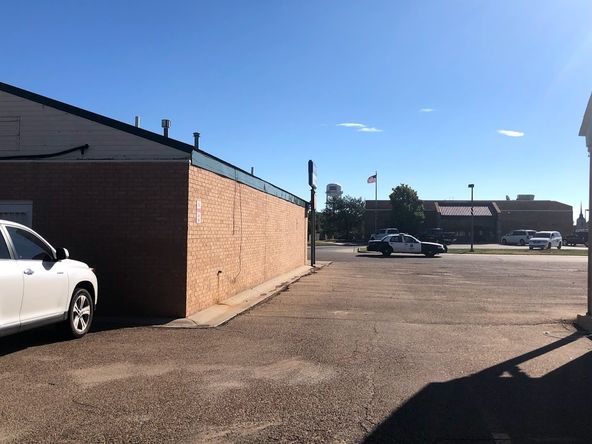 MANNIS INSURANCE BUILDING: 310 S Bliss Ave, Dumas, TX 79029
